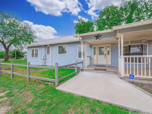 452 River Springs Dr, Seguin, TX 78155 - ranch-style house with a porch, a front lawn, fence, and metal roof