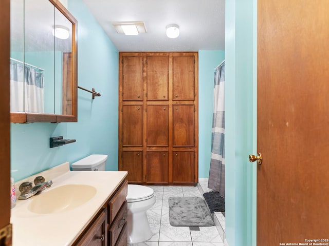 full bath with a shower with curtain, vanity, and toilet
