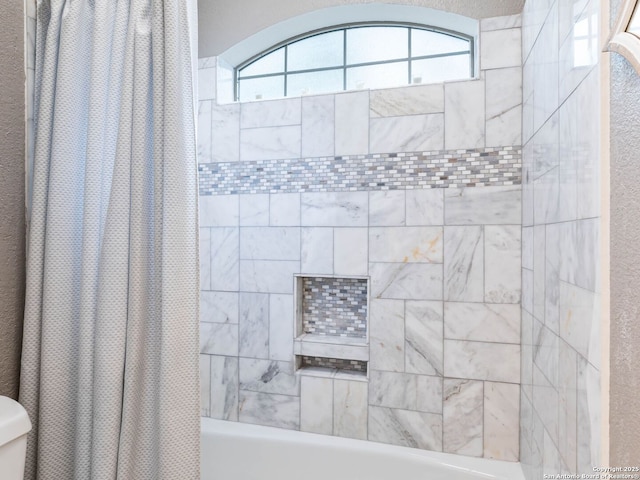4 Waterford Gln, San Antonio, TX 78257 - full bathroom featuring shower / bath combo and toilet