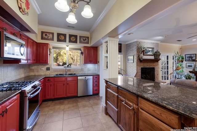 kitchen with visible vents, open floor plan, tasteful backsplash, a sink, and stainless steel appliances