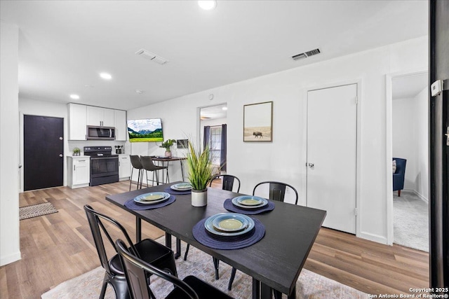 7722 Strolling Ln, Live Oak, TX 78233 - dining space with recessed lighting, visible vents, and light wood-style flooring