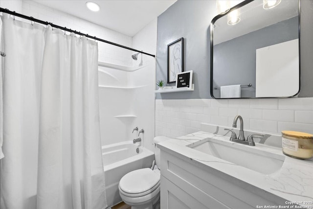 7722 Strolling Ln, Live Oak, TX 78233 - full bath with vanity, shower / tub combo with curtain, toilet, and tile walls