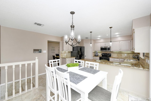 2928 Hidden Elm, San Antonio, TX 78261 - dining space featuring visible vents, recessed lighting, baseboards, and a notable chandelier