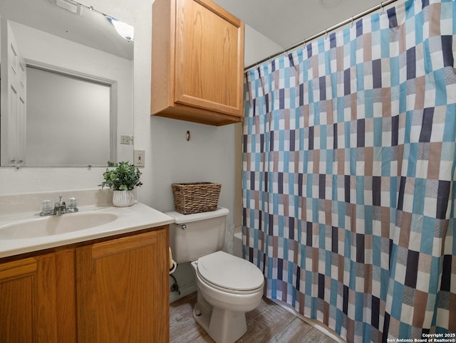 full bathroom featuring vanity, a shower with curtain, toilet, and wood finished floors