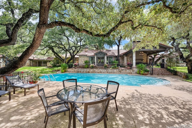 220 N School St, Boerne, TX 78006 - pool with stairway and a patio