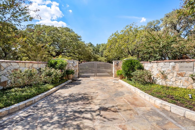 220 N School St, Boerne, TX 78006 - view of gate