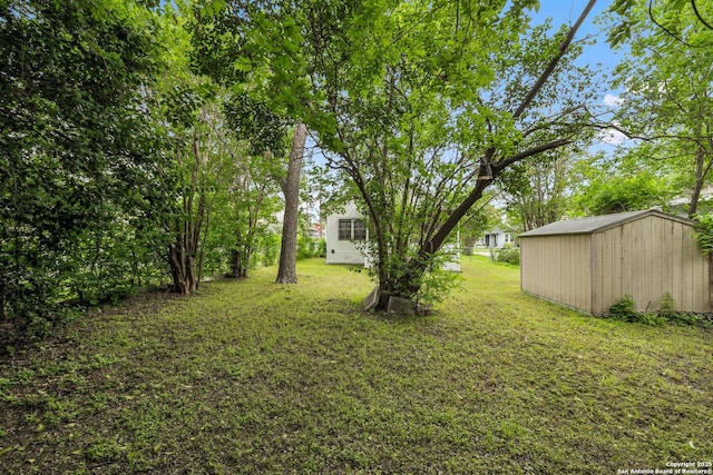 3403 W Travis, San Antonio, TX 78207 - view of yard with an outbuilding and a storage unit