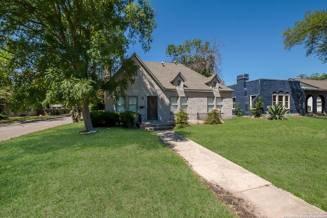 view of front of property with a front yard