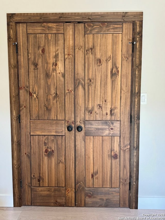 120 Sam Houston, Kerrville, TX 78028 - detailed view of baseboards