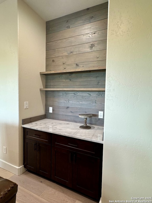 120 Sam Houston, Kerrville, TX 78028 - bar area with light wood finished floors and baseboards