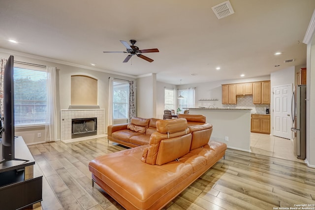 living area featuring a ceiling fan, recessed lighting, light wood-style flooring, and visible vents