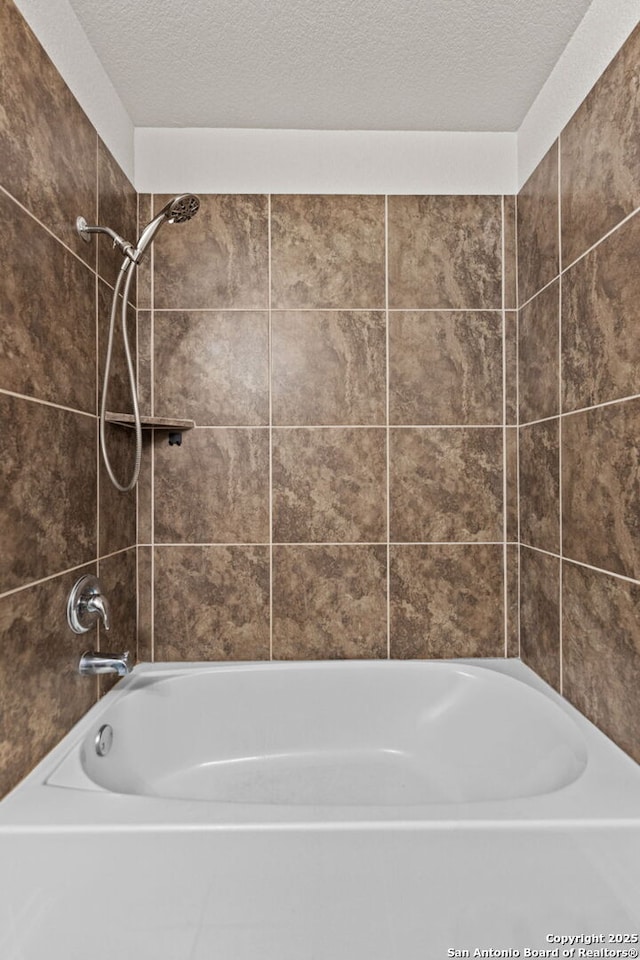7111 Phoebe Vw, San Antonio, TX 78252 - full bathroom with shower / bathtub combination and a textured ceiling