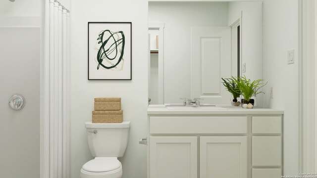 13510 Furyk Dr, San Antonio, TX 78221 - bathroom featuring vanity, curtained shower, and toilet