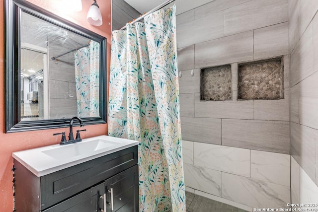 bathroom featuring a shower with curtain and vanity
