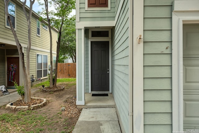 entrance to property with fence