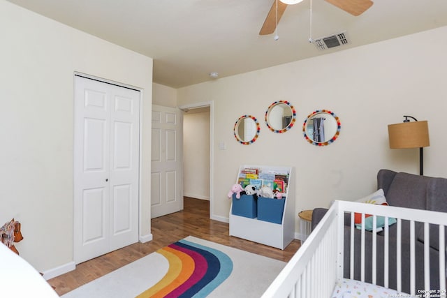 202 Beverly Dr, San Antonio, TX 78228 - bedroom featuring visible vents, baseboards, wood finished floors, and a closet