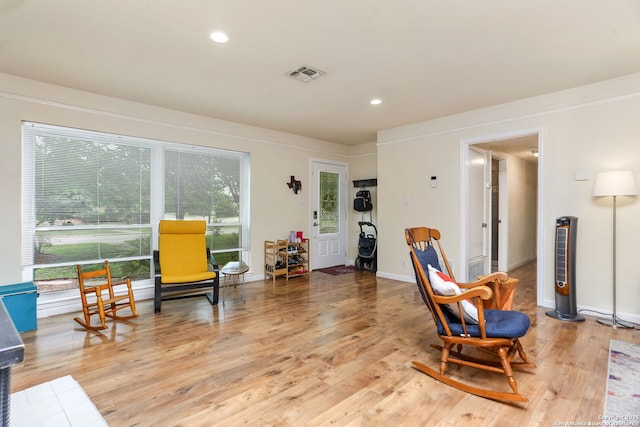 202 Beverly Dr, San Antonio, TX 78228 - sitting room featuring recessed lighting, baseboards, visible vents, and light wood-style floors