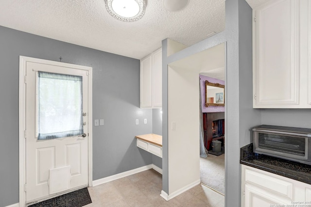 8034 Deadwood Rdg, Converse, TX 78109 - doorway with a textured ceiling, baseboards, and a toaster