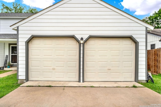 8034 Deadwood Rdg, Converse, TX 78109 - detached garage with fence