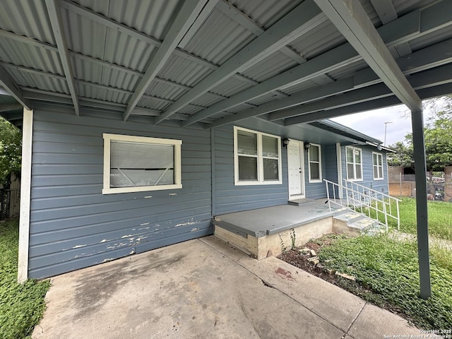 property entrance featuring covered porch