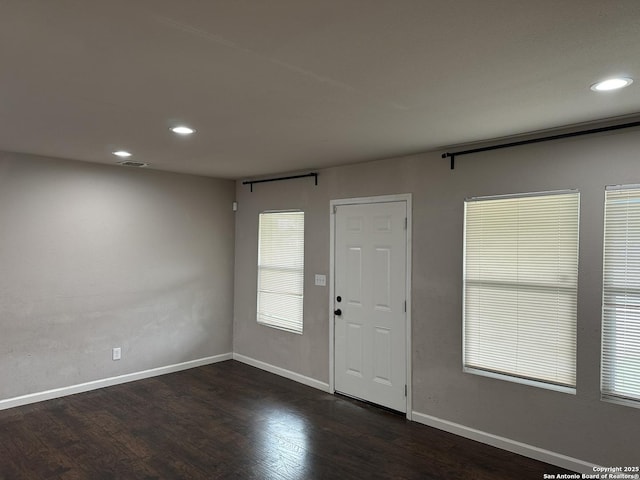 foyer entrance featuring recessed lighting, baseboards, and dark wood-style floors