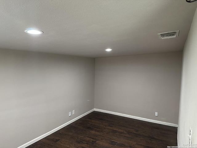 spare room with recessed lighting, baseboards, and visible vents