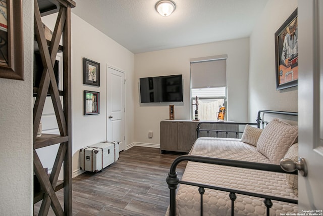 living area featuring baseboards and wood finished floors