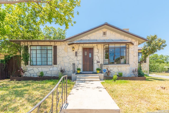 700 Dawson, San Antonio, TX 78202 - bungalow featuring fence, a front yard, and stone siding