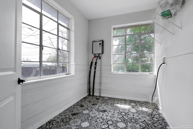 700 Dawson, San Antonio, TX 78202 - interior space featuring laundry area and wainscoting