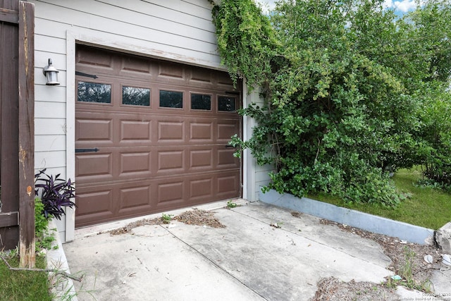 700 Dawson, San Antonio, TX 78202 - garage featuring concrete driveway