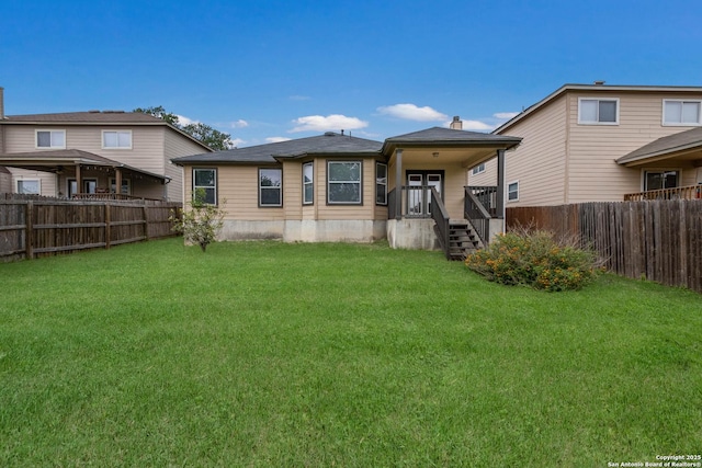 view of front of property featuring a fenced backyard and a front yard
