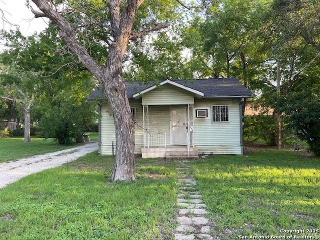 view of front of property with a porch and a front lawn