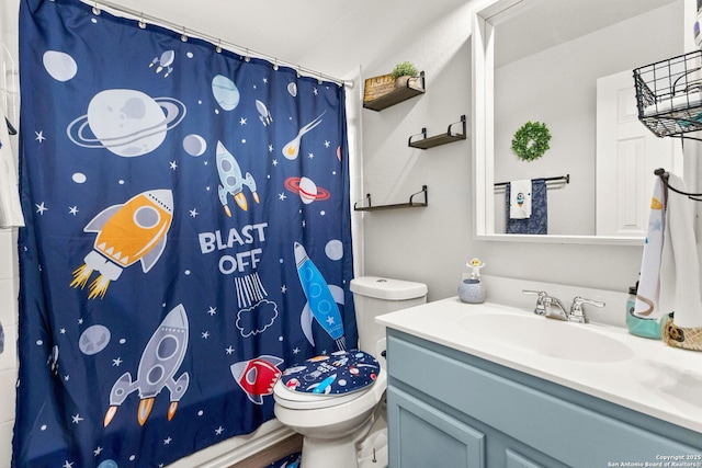 full bathroom with toilet, curtained shower, and vanity
