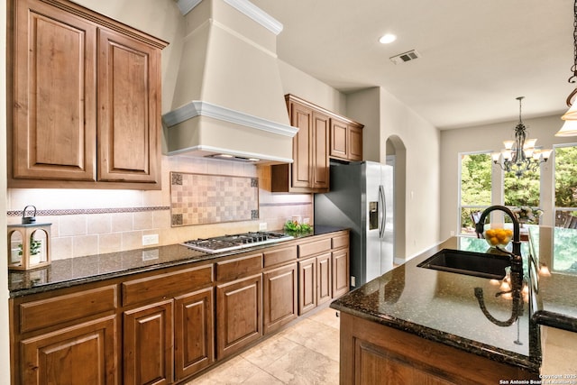 300 Knoll Spgs, Boerne, TX 78006 - kitchen featuring visible vents, tasteful backsplash, a sink, custom exhaust hood, and stainless steel appliances