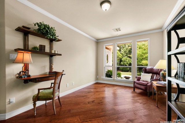 300 Knoll Spgs, Boerne, TX 78006 - living area featuring crown molding, baseboards, visible vents, and wood finished floors