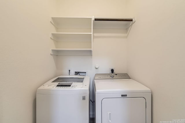 washroom with laundry area and washer and clothes dryer