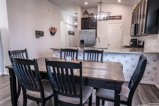 dining room featuring an inviting chandelier, recessed lighting, dark wood finished floors, and baseboards