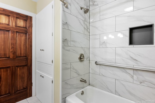 full bath with tub / shower combination