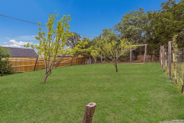 view of yard featuring a fenced backyard
