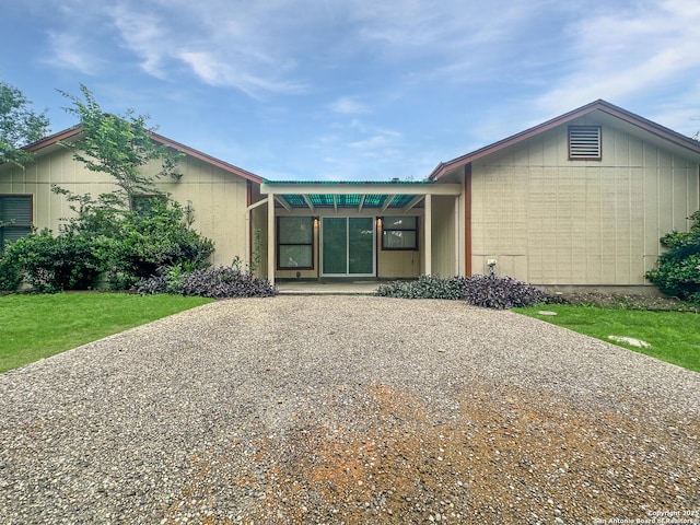 view of front of house featuring driveway