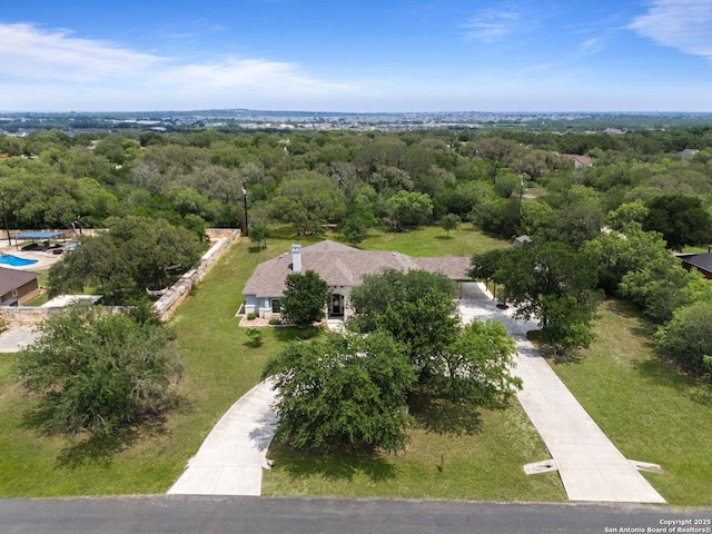 bird's eye view with a view of trees