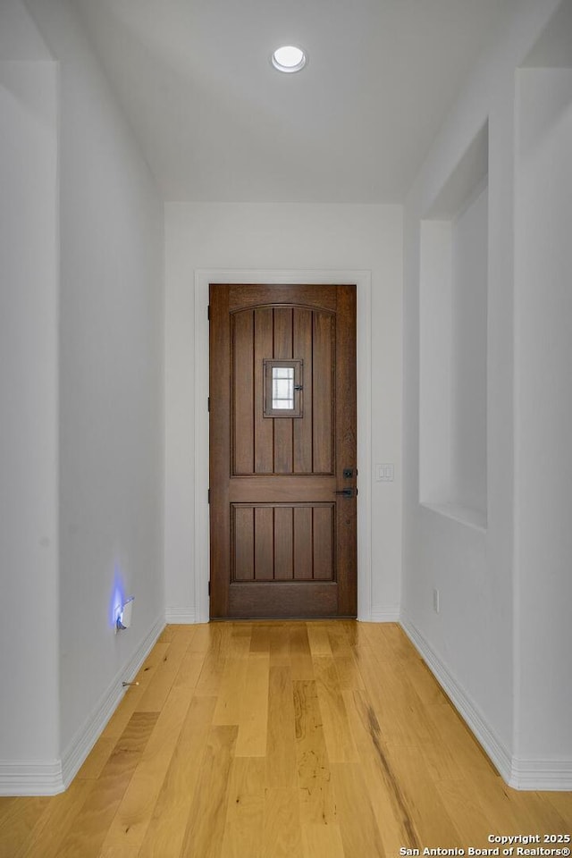 22932 Estacado, San Antonio, TX 78261 - foyer featuring light wood-style floors, baseboards, and recessed lighting