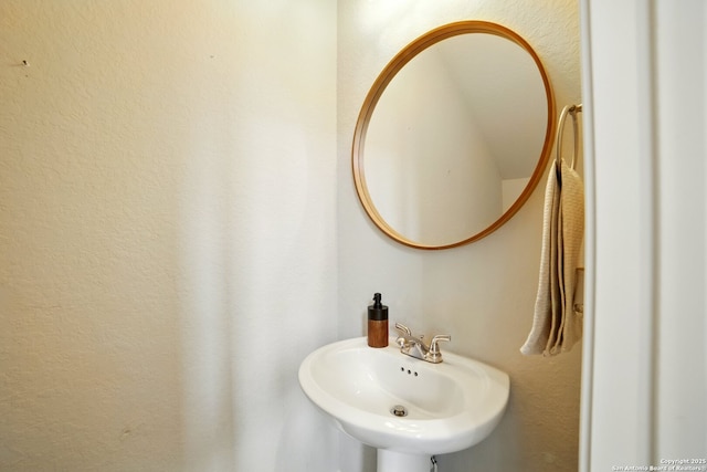 bathroom featuring a sink