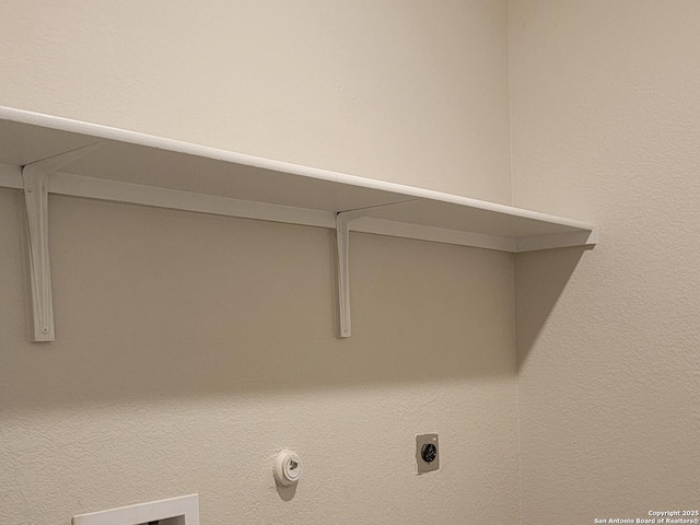laundry room with laundry area and electric dryer hookup