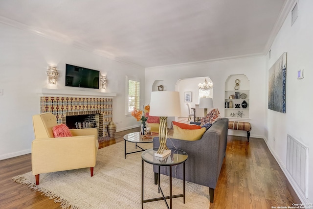 402 Thelma Dr, Olmos Park, TX 78212 - living room featuring crown molding, a notable chandelier, wood finished floors, and visible vents