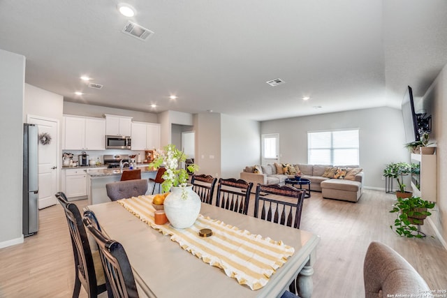 dining room featuring light wood-style floors, recessed lighting, and visible vents