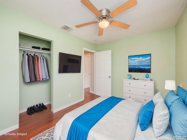 1136 Kentucky Ave, San Antonio, TX 78201 - bedroom with baseboards, a closet, wood finished floors, and visible vents