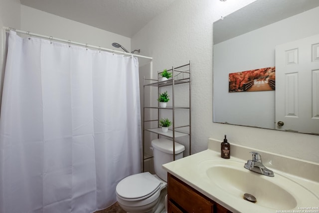 bathroom with vanity, a textured wall, shower / bath combo with shower curtain, and toilet