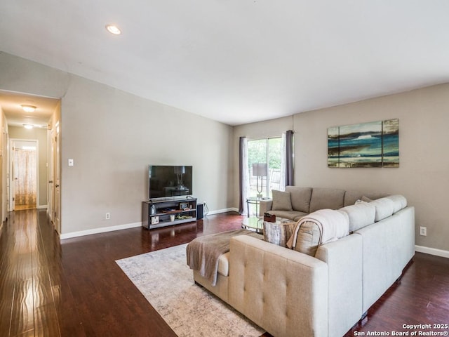 living area featuring recessed lighting, baseboards, and wood finished floors