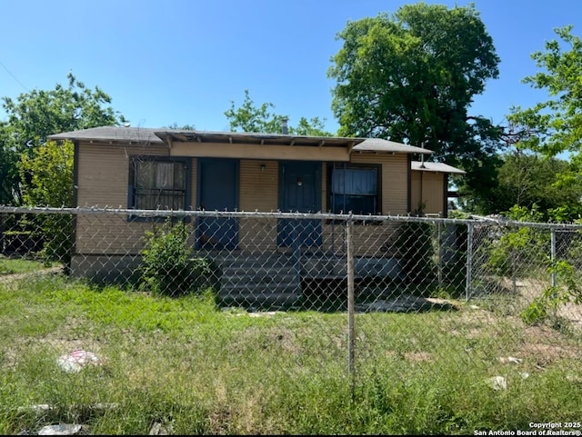 view of front of property with fence and a front yard